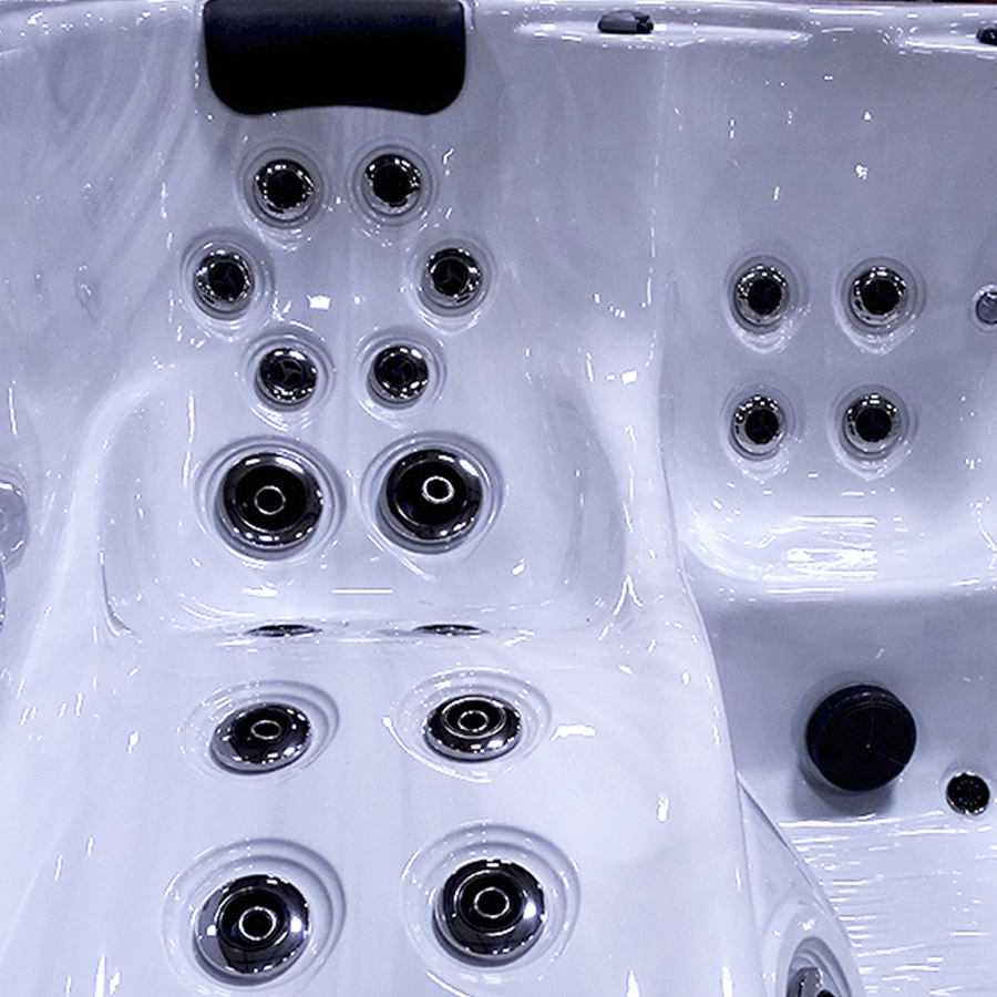 NorthFlo 751L Hot Tub (White / Charcoal)