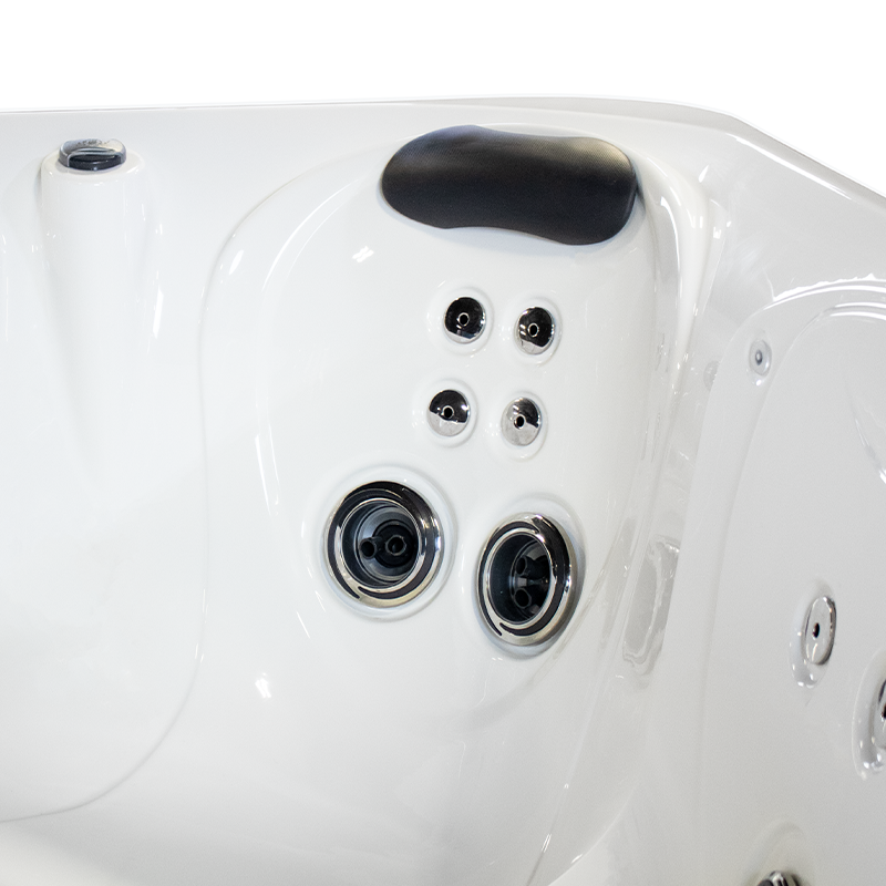 NorthFlo 735L Hot Tub (Alpine White / Charcoal)