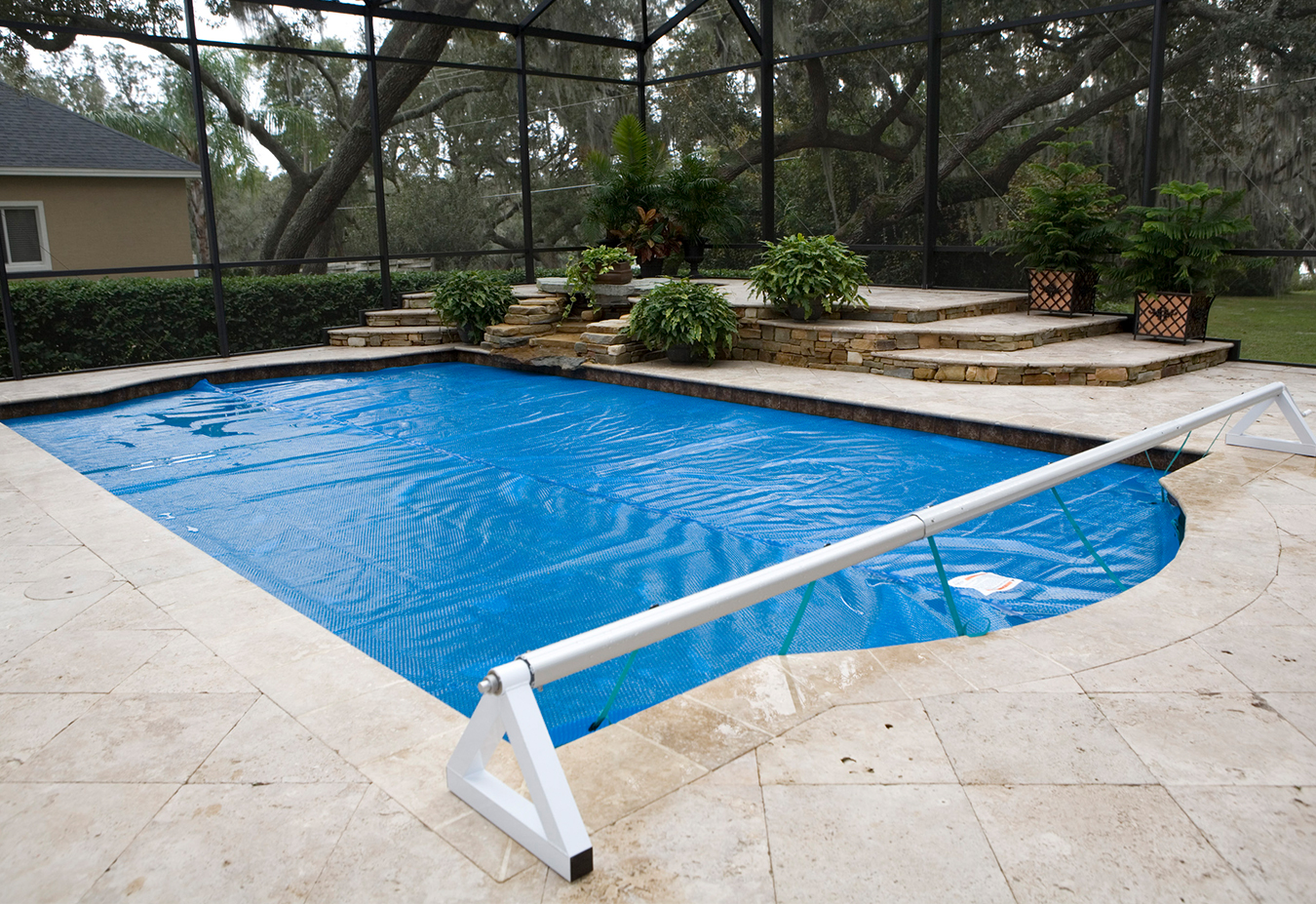 Enrouleur solaire de piscine creusée Hurricane avec tube de 20 pieds inclus