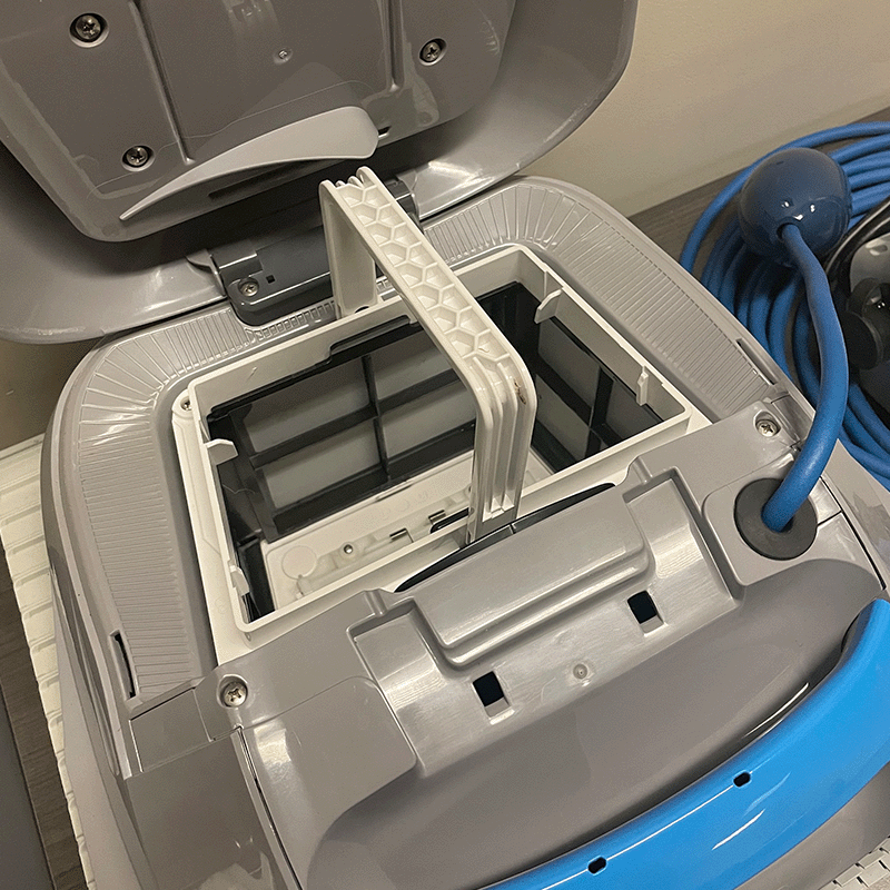 Open Box Robot nettoyeur de piscine Dolphin Premium 20 (utilisée)