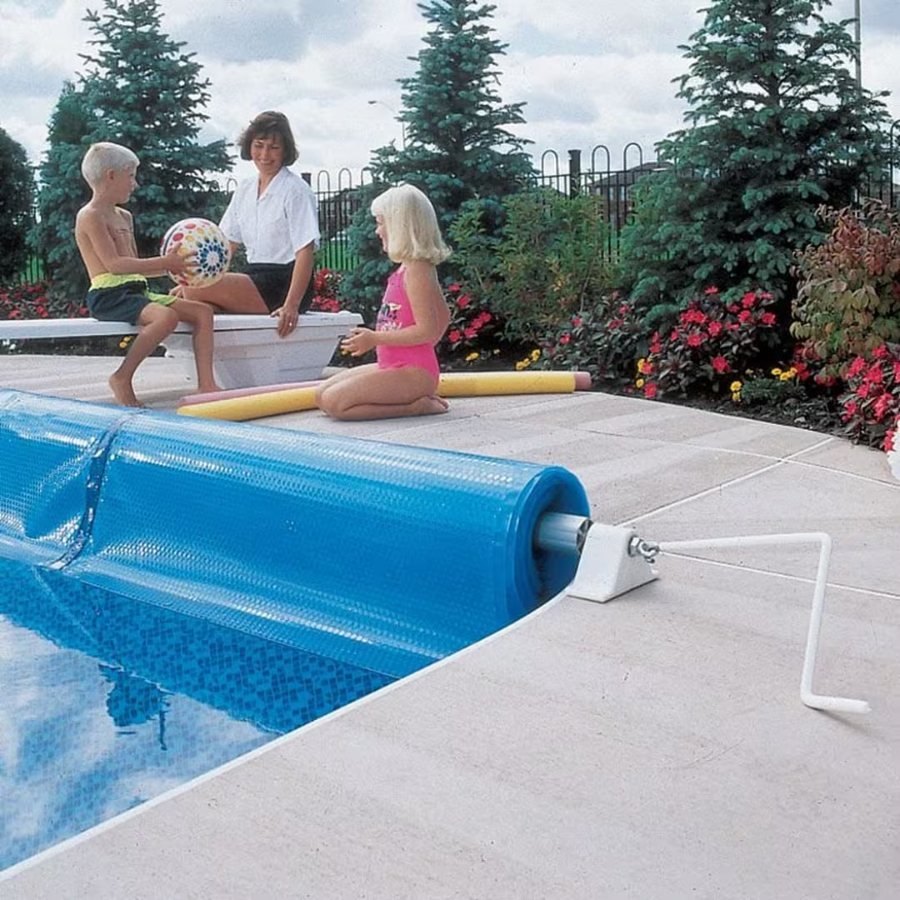 Enrouleur solaire Feherguard pour piscine creusé à profil bas avec tube de 20 pieds inclus