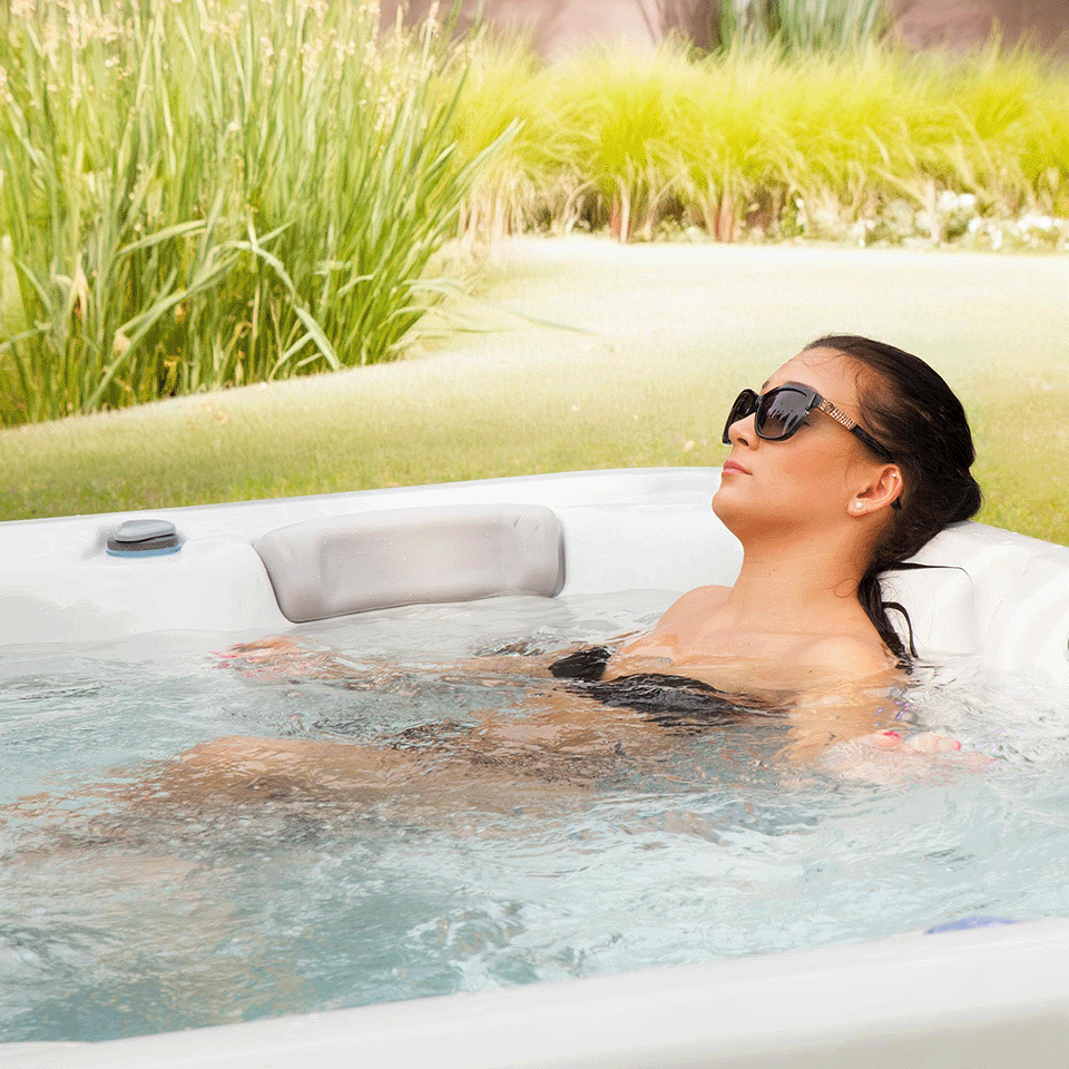 Wellis Milano 4 Person Plug N Play Hot Tub (Silver / Grey)