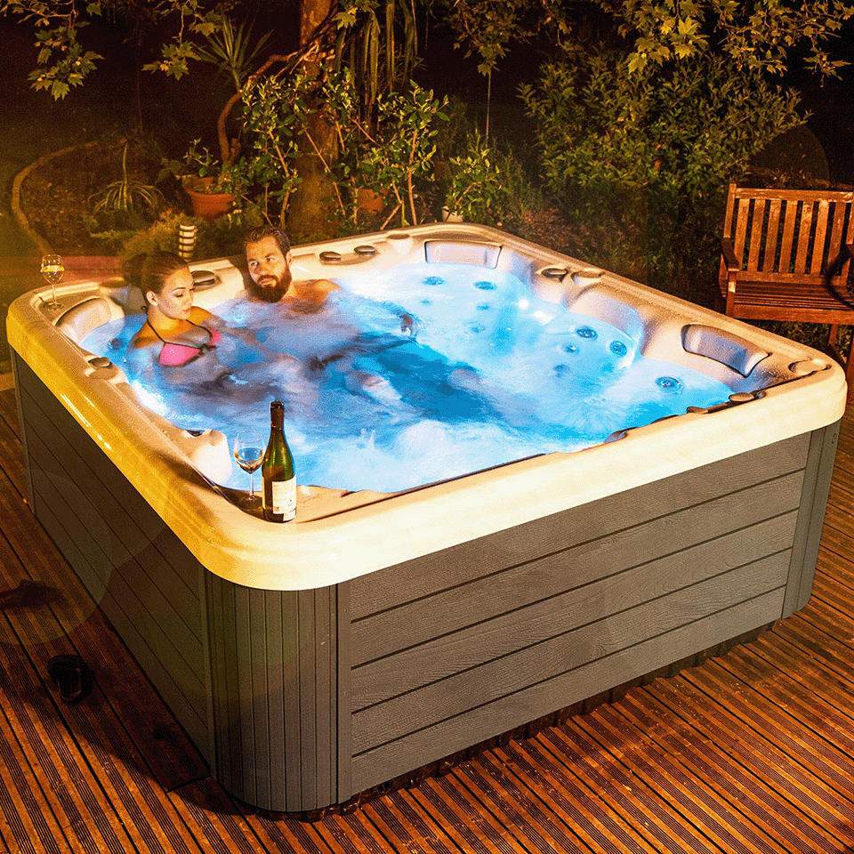 Wellis Milano 4 Person Plug N Play Hot Tub (Silver / Grey)