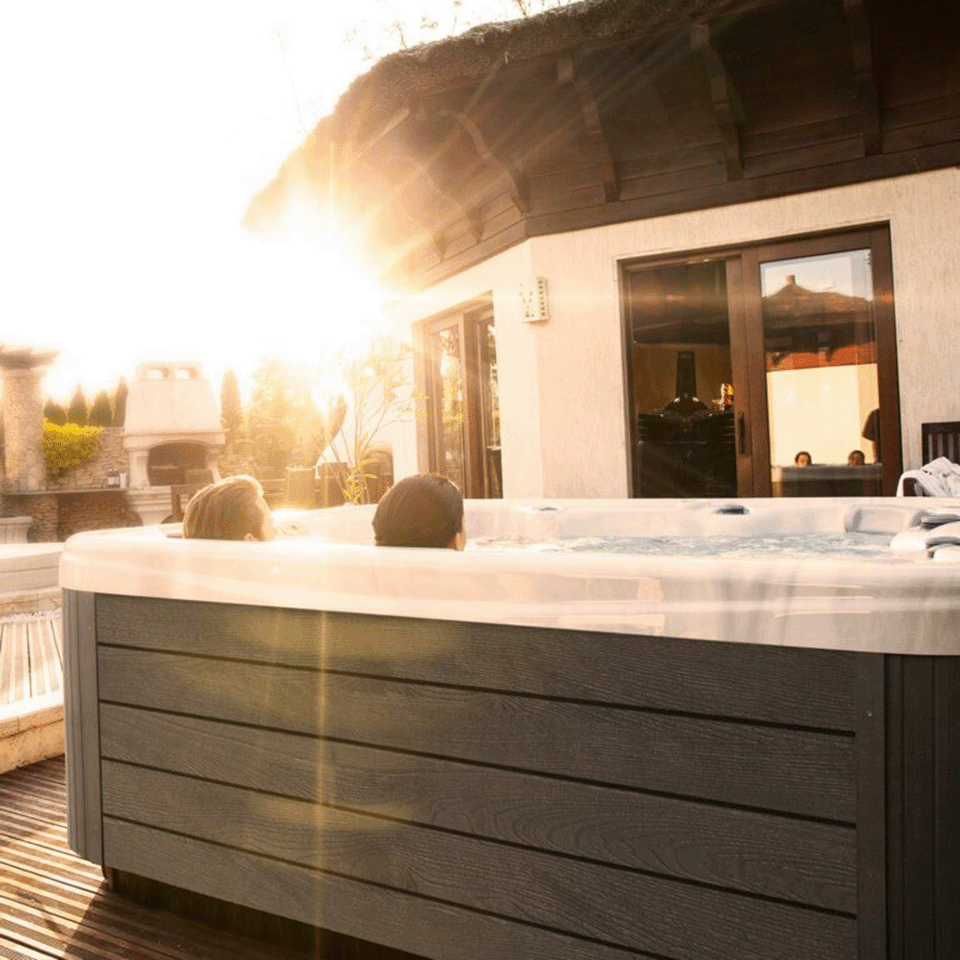 Wellis Milano 4 Person Plug N Play Hot Tub (Silver / Grey)