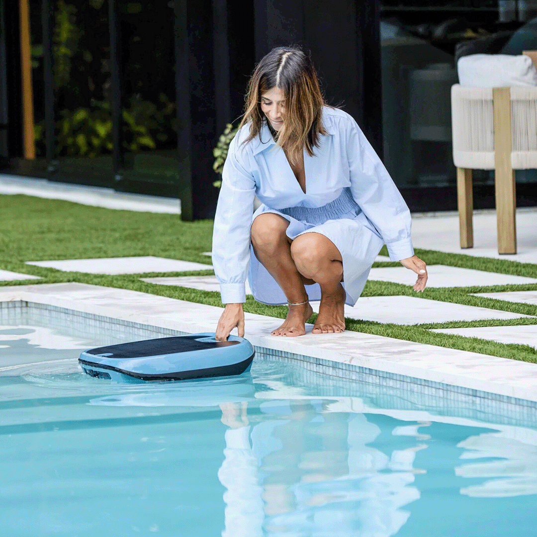 Dolphin Skimmi 200 Solar Powered Robotic Pool Surface Skimmer [CLONE]