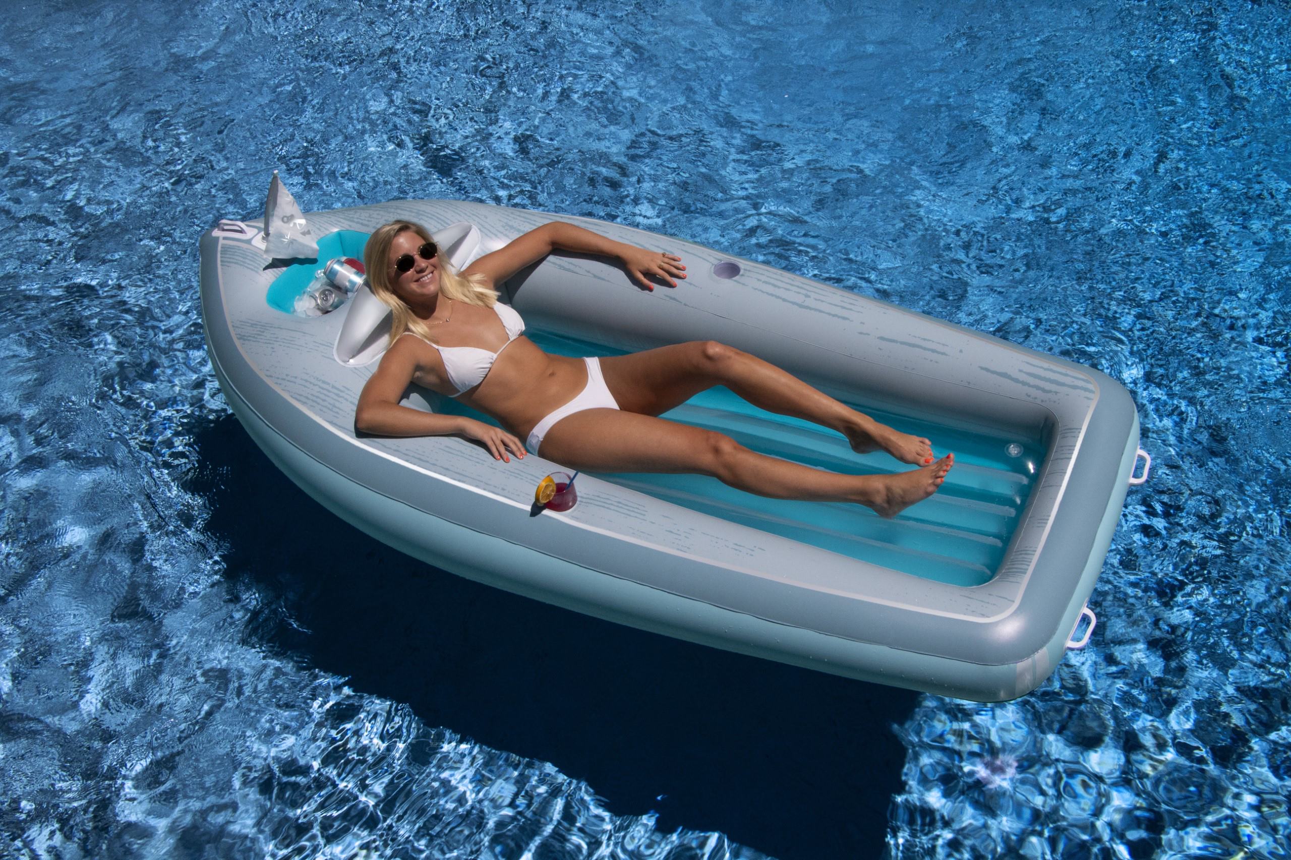 Flotteur de piscine en forme de bateau