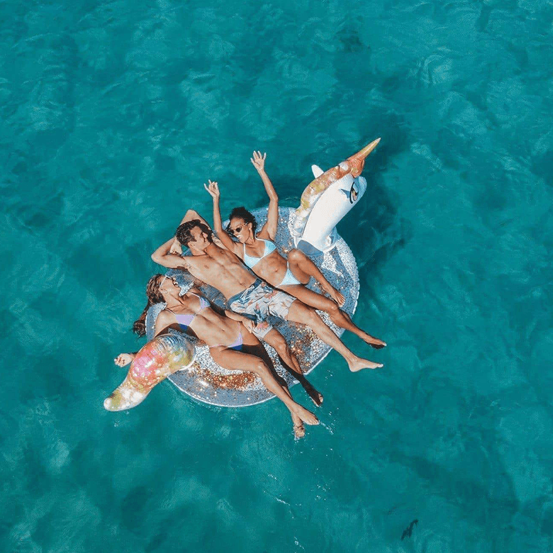 Flotteur licorne scintillant pour 3 personnes Pool Candy Giant