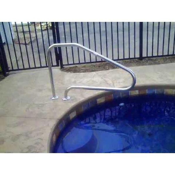 Rampe en acier inoxydable pour piscines creusées - boîte ouverte