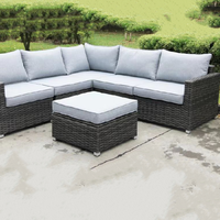 Canapé sectionnel Kelly avec coussins gris et repose-pieds